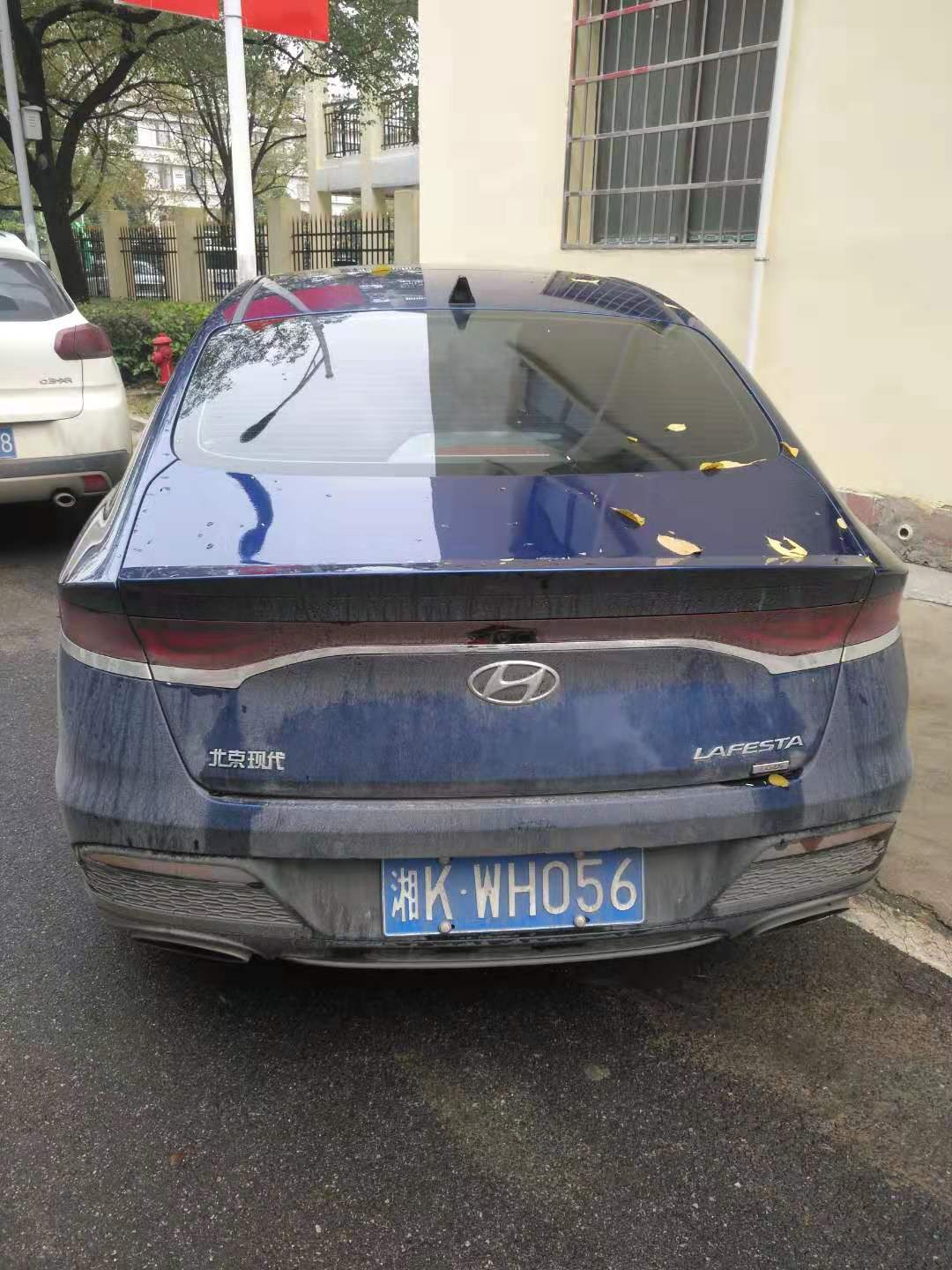 食堂前隨意停車(chē)