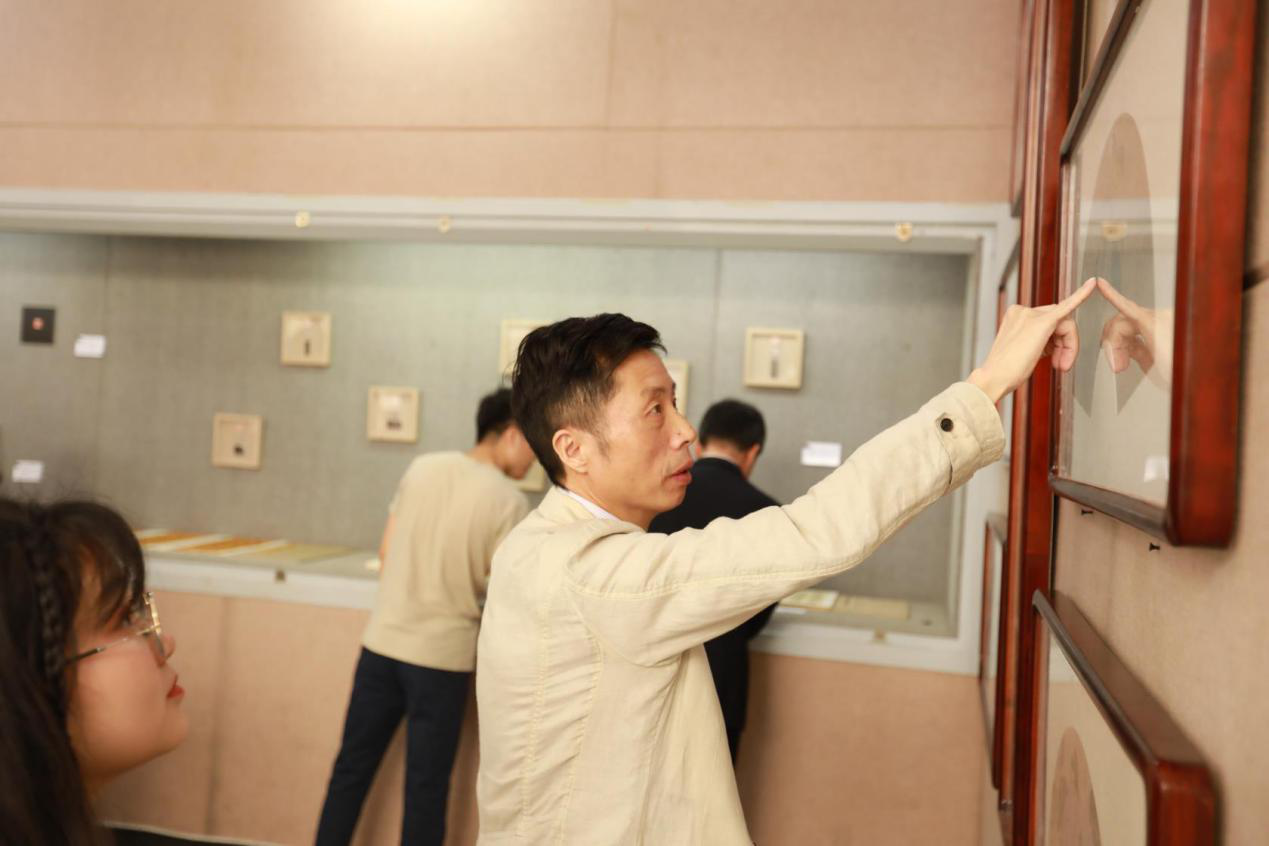 (圖為陸序彥副院長知道作品)
