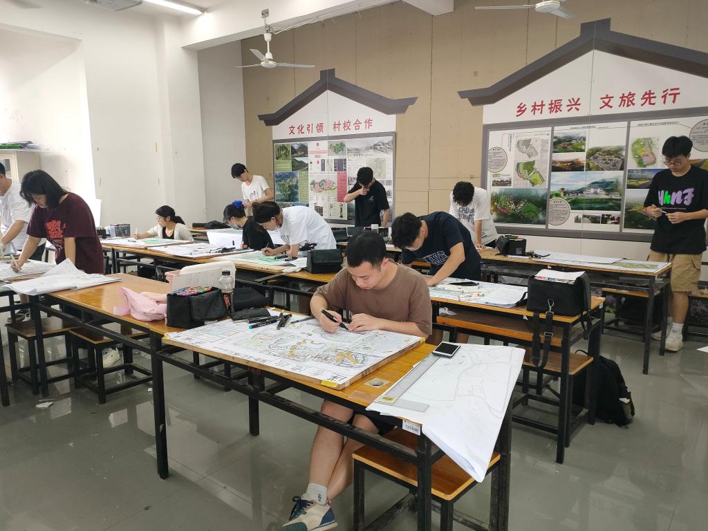 圖二:我校校賽參賽選手的比賽現(xiàn)場(chǎng)