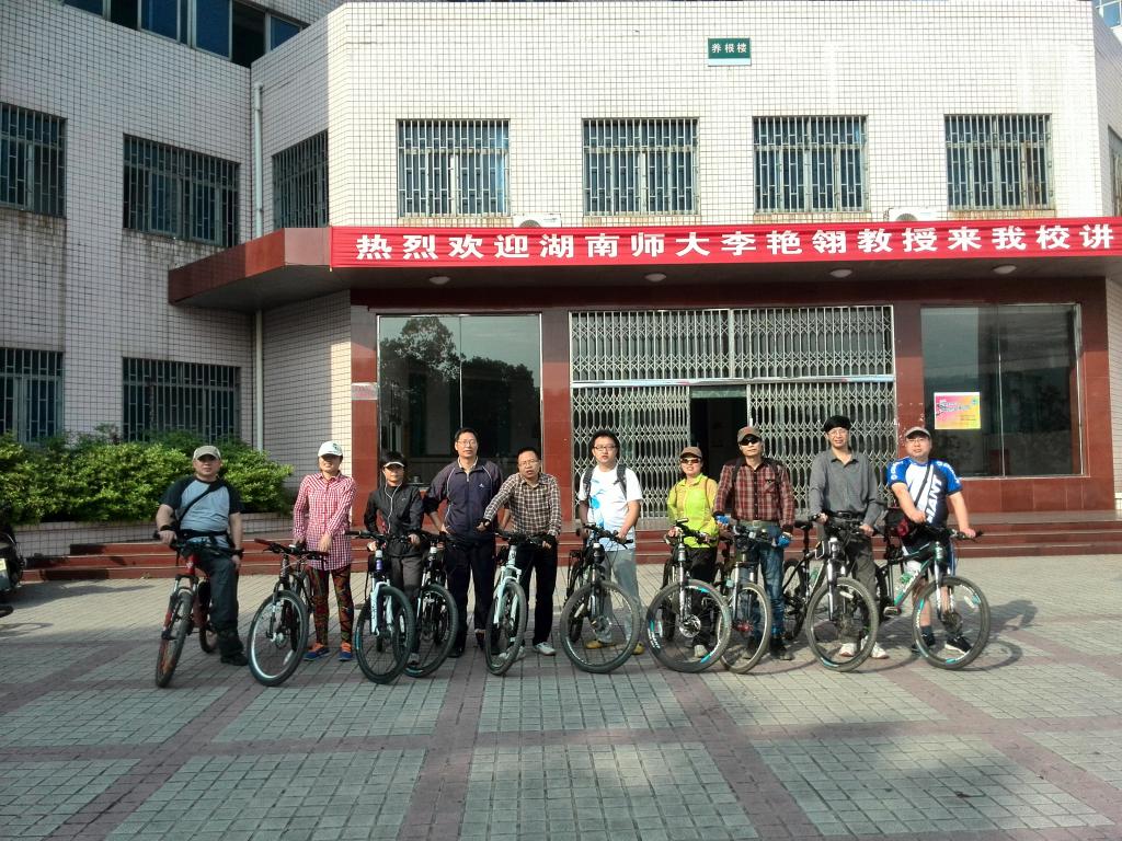自行車隊伍整裝待發(fā) 自行車隊伍整裝待發(fā)