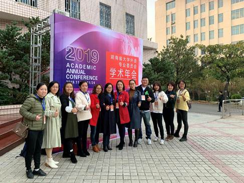 說明:圖片包含 建筑物, 戶外, 人員, 人物描述已自動生成