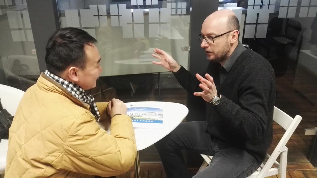 與研究生學(xué)院院長麥克爾教授進行討論的現(xiàn)場