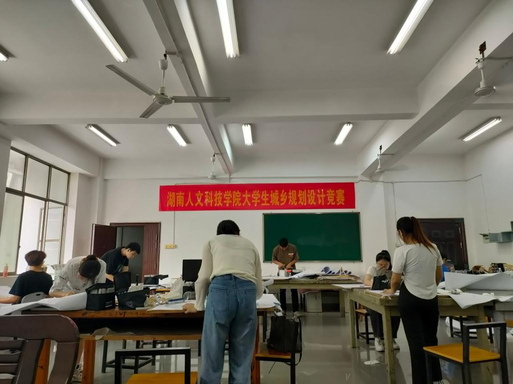 圖二:我校校賽參賽選手的比賽現(xiàn)場(chǎng)
