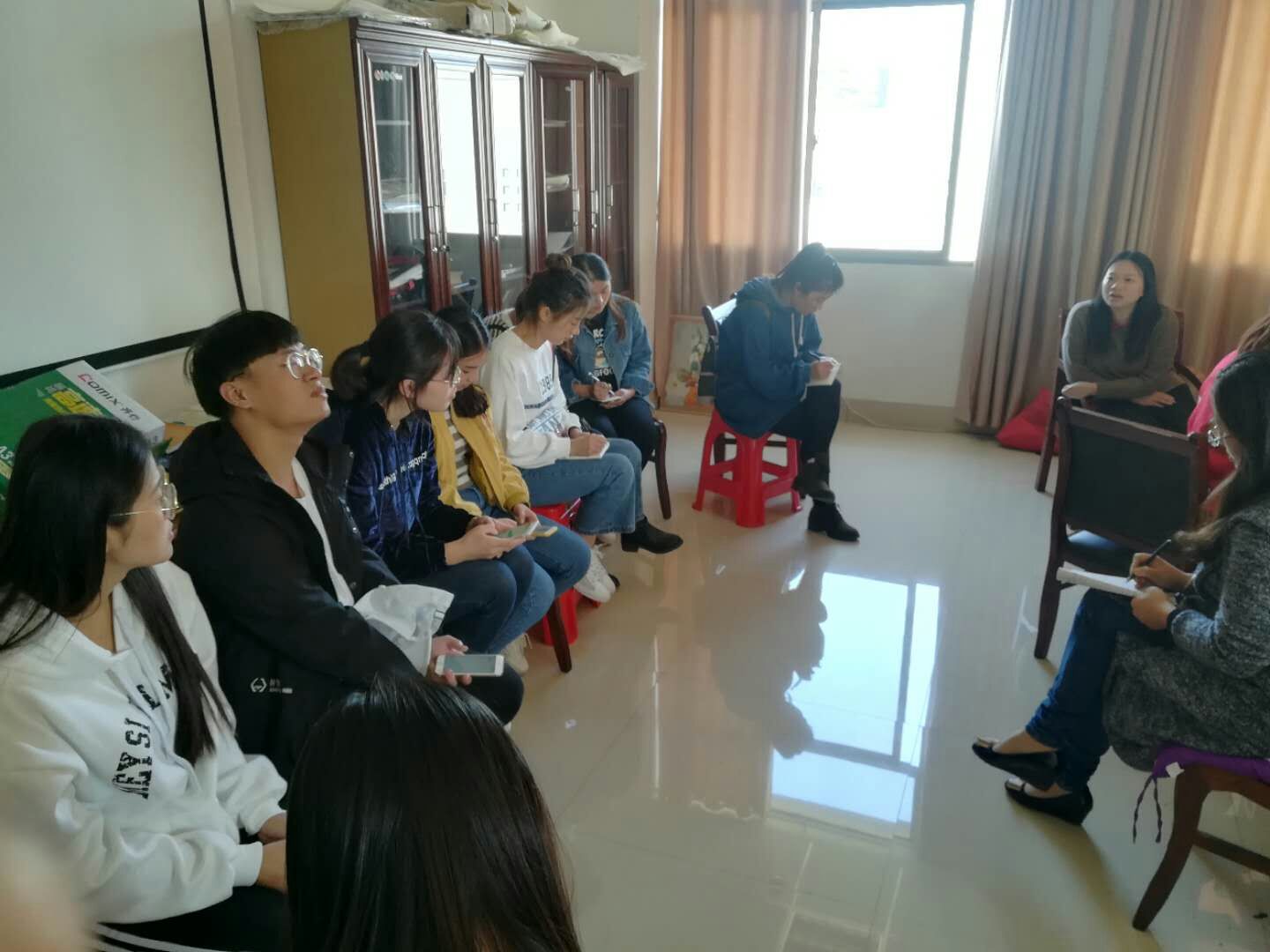 圖1 婁底市一中實(shí)習(xí)生見面會(huì)