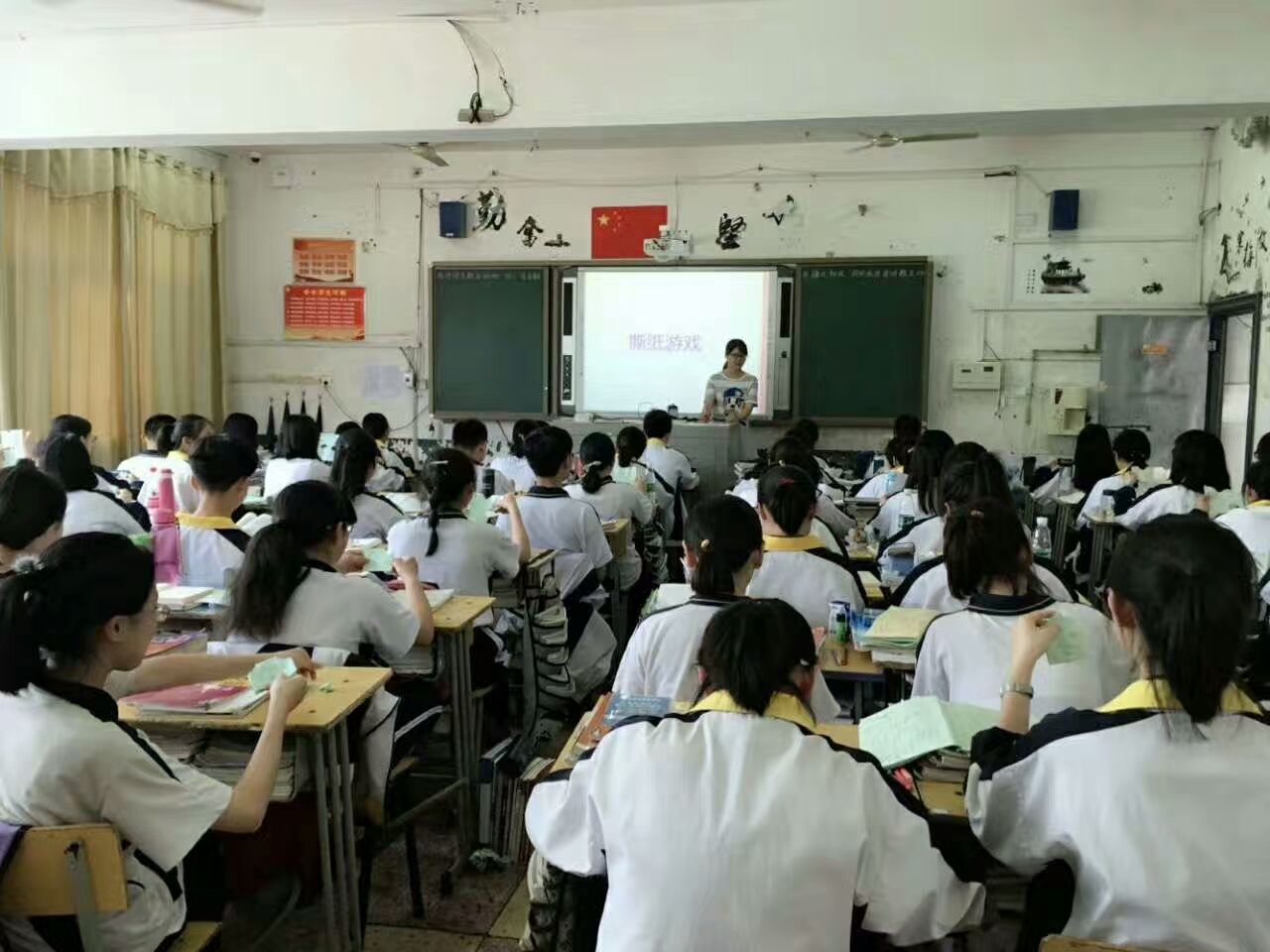 師生赴婁底三中開(kāi)展專(zhuān)業(yè)實(shí)踐(2)