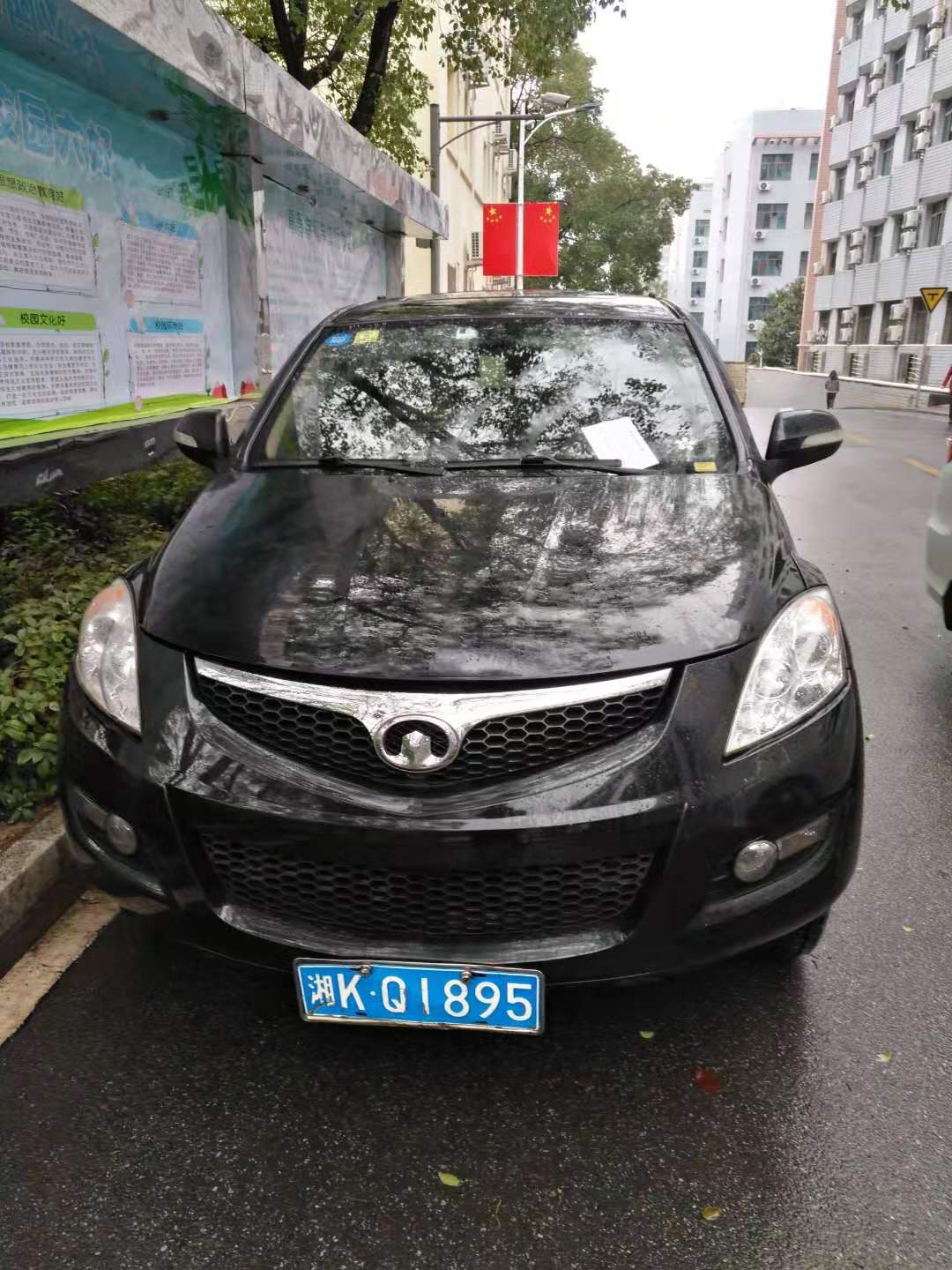 食堂前隨意停車(chē)