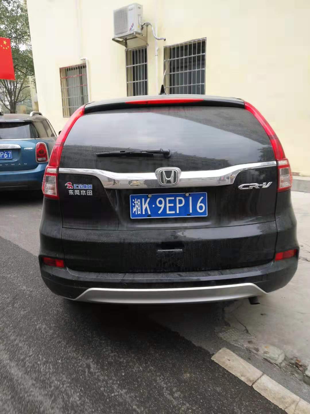 食堂前隨意停車(chē)