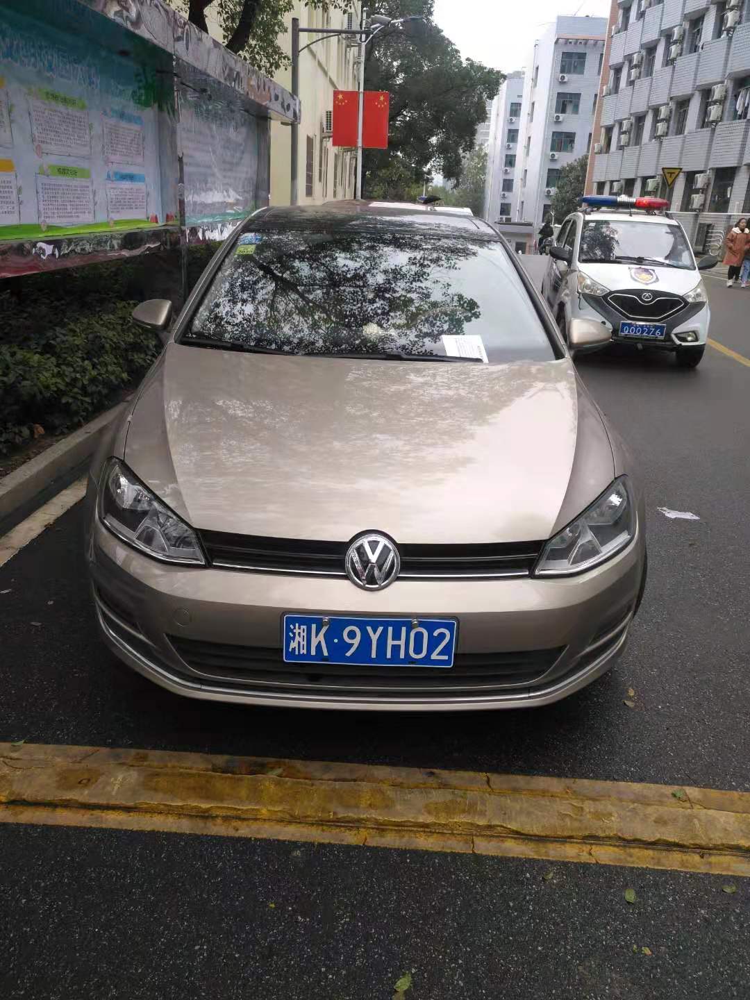 食堂前隨意停車(chē)