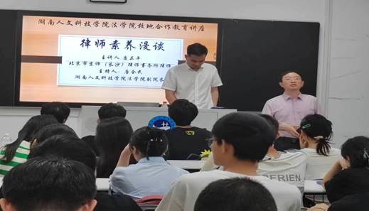 說明:一群人在臺上演講描述已自動生成