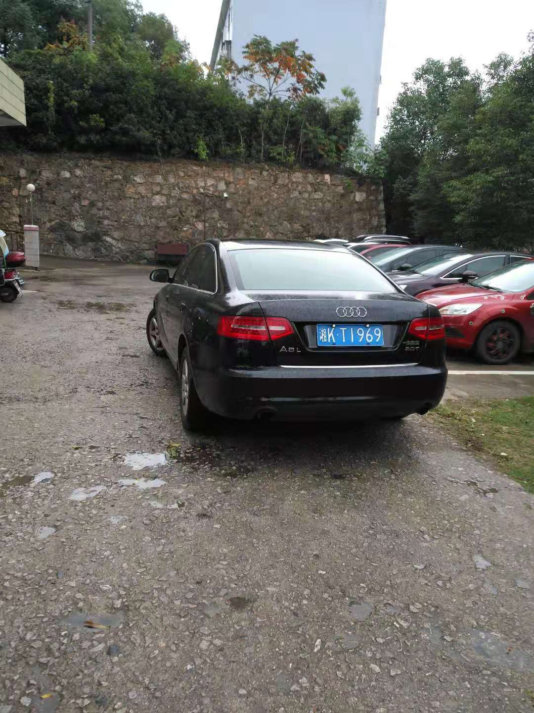 二辦東隨意亂停車