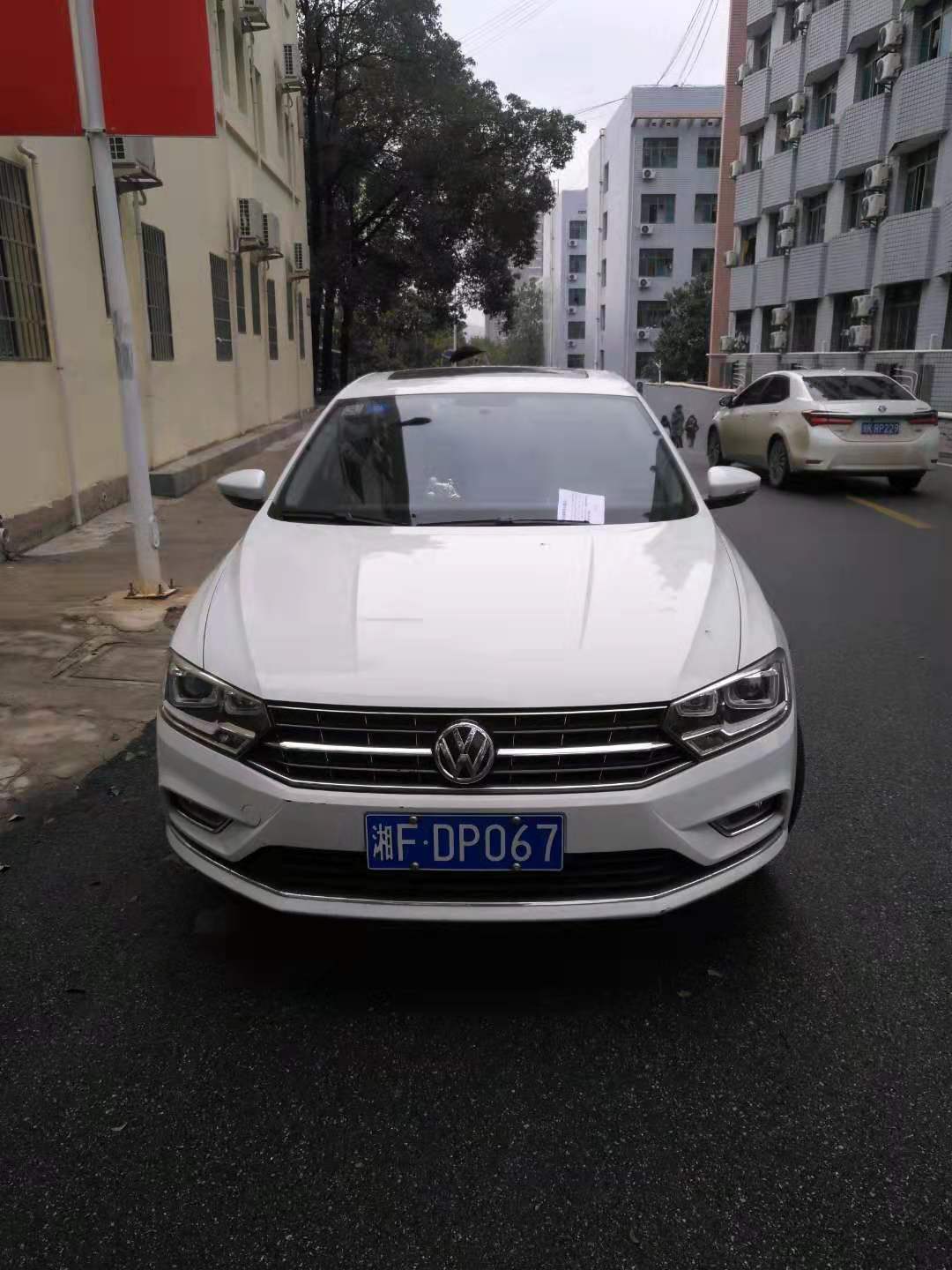 食堂前隨意停車(chē)
