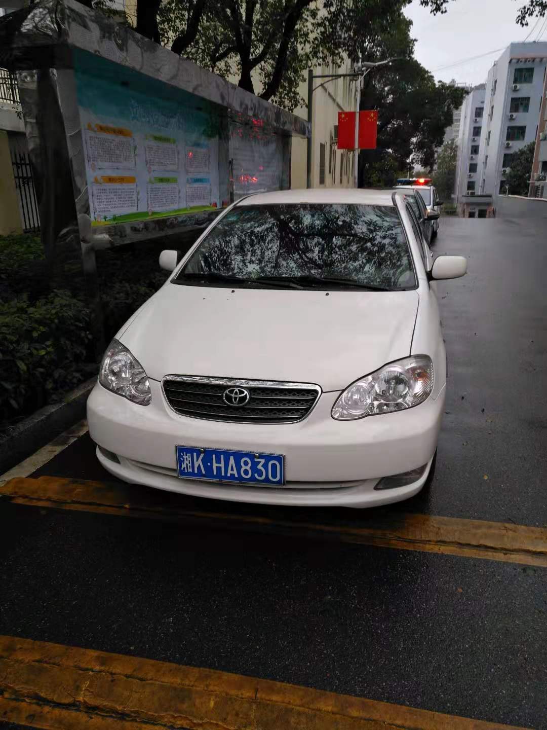 食堂前隨意停車(chē)