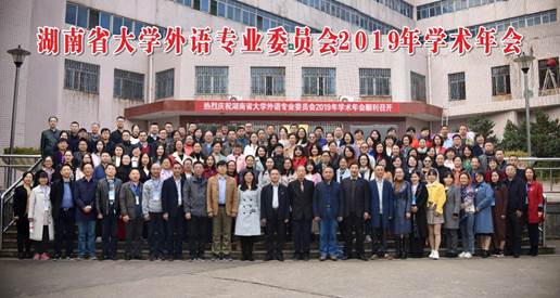 說明:圖片包含 建筑物, 人員, 戶外, 地面描述已自動生成