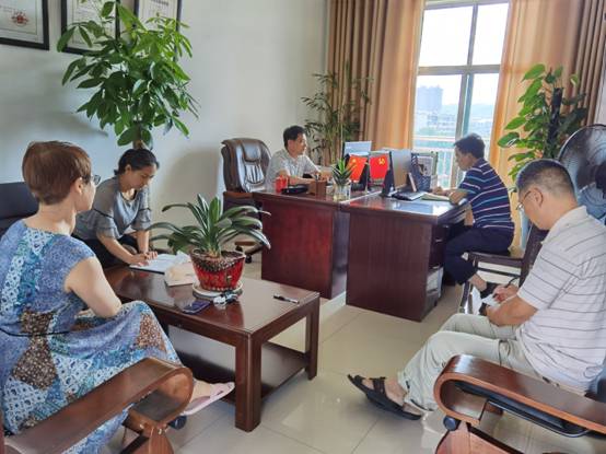 學(xué)報(bào)編輯部認(rèn)真組織學(xué)習(xí)《報(bào)紙期刊質(zhì)量管理規(guī)定》.jpg