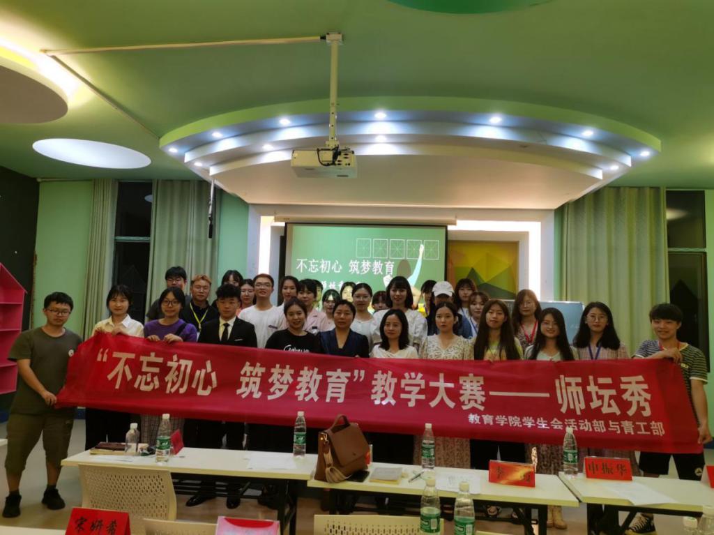 全體工作人員合影留念