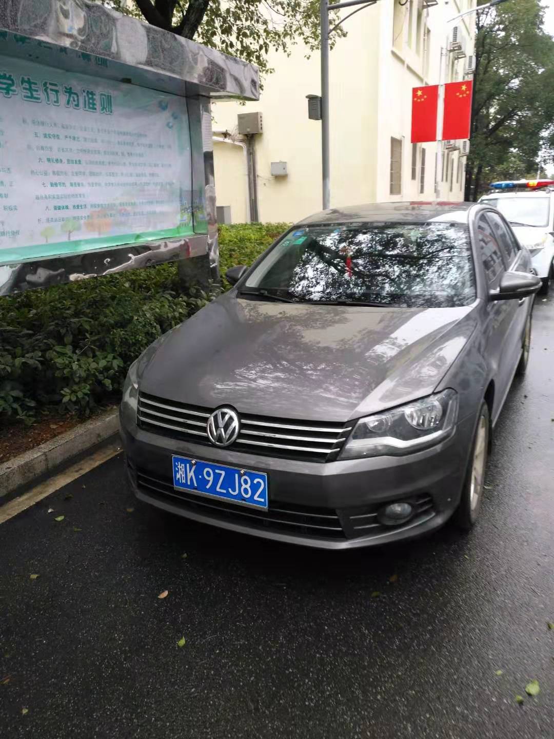食堂前隨意停車(chē)