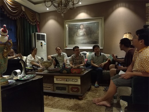 老師們與長沙民政職業(yè)技術(shù)學院伍建平教授探討辦學方向
