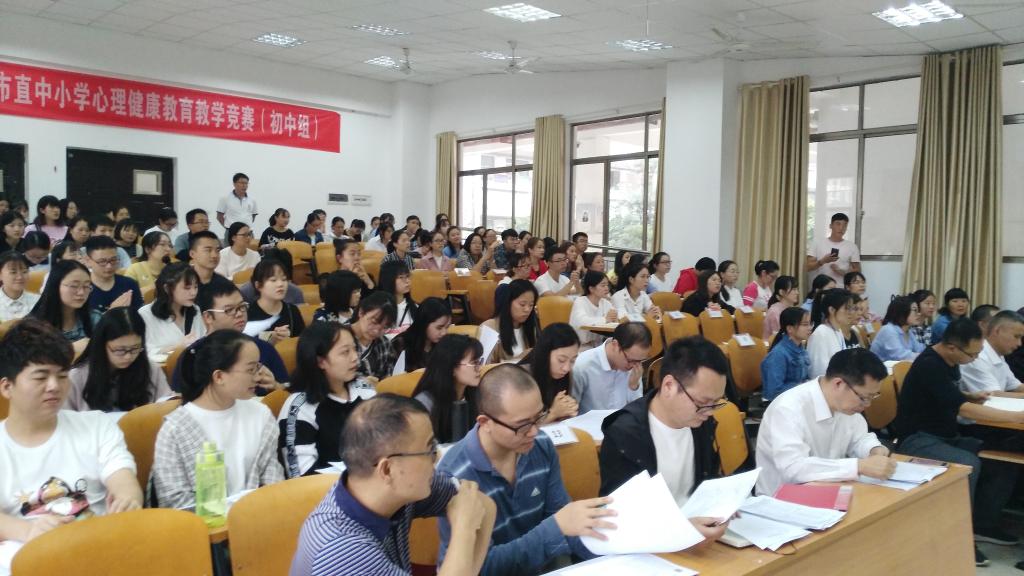 在此應(yīng)心專業(yè)婁底一中實(shí)習(xí)隊(duì)見(jiàn)面動(dòng)員會(huì)