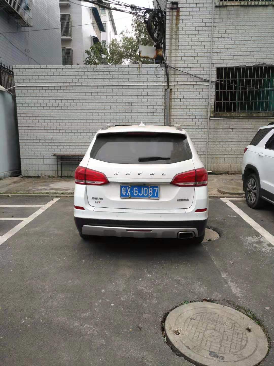 無(wú)停車(chē)位停車(chē)且反向