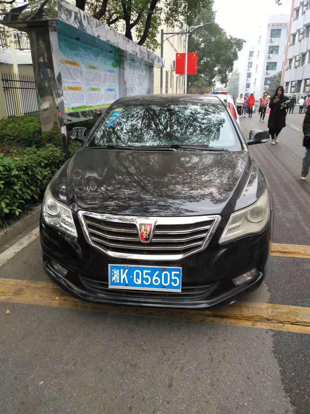 食堂前隨意停車(chē)