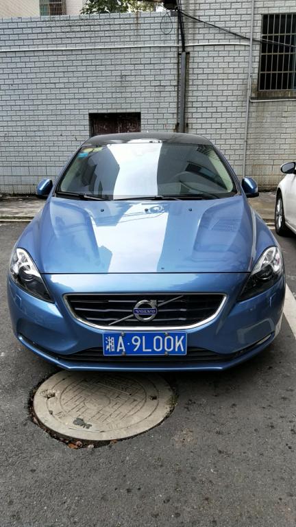 無(wú)車位停車且方向不對(duì)