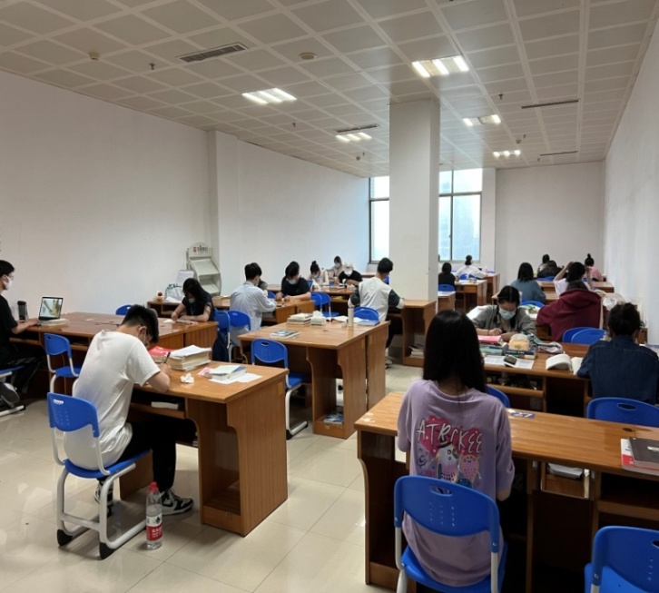 新建的自習(xí)室