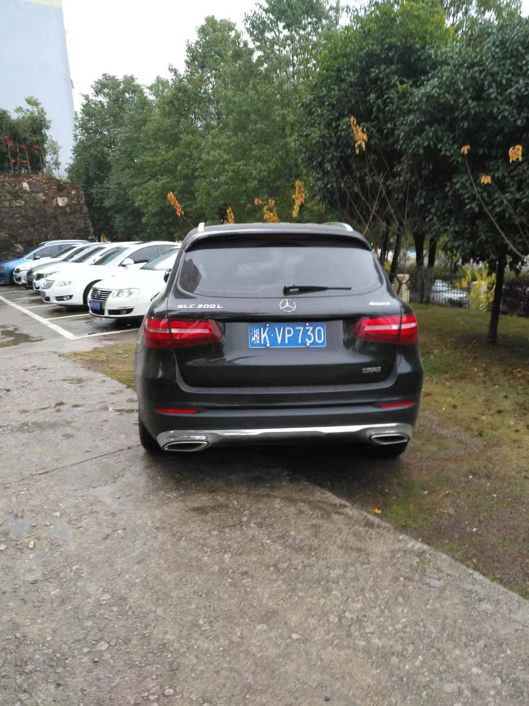 馬路邊隨意停車(chē)